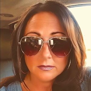 Meet your Posher, Carrie